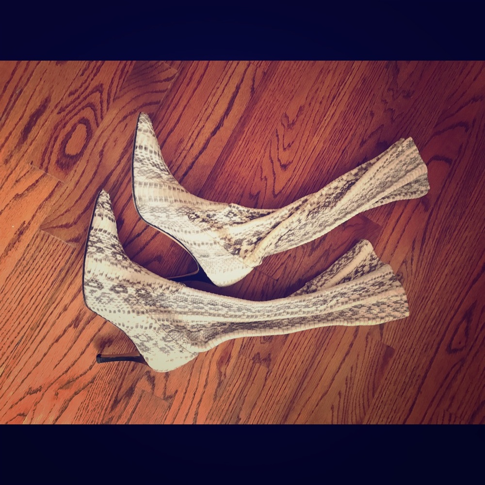 Classic Monolo- never out of style!